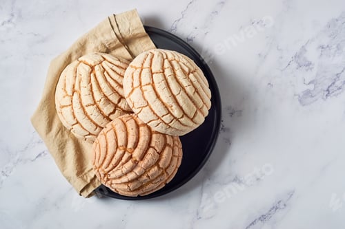 Preview: Mexican sweet bread called concha, bakery from mexico