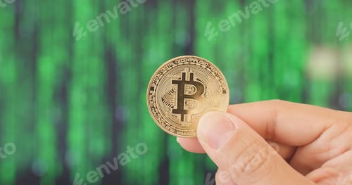 Vista previa: Hand holding bitcoin over digital abstract background