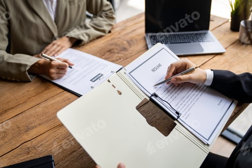 Preview: HR manager interviewing job applicants Successful job interviews work history Recruiters or managers