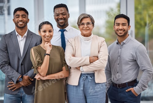Preview: Portrait of a group of businesspeople working together in an office