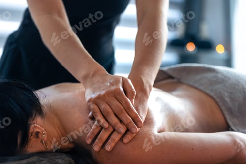 Preview: Massage for balance and calm. Double hand back pressure
