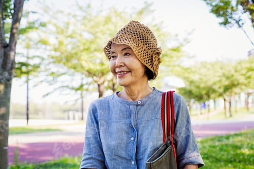 Preview: Portrait of a smiling senior woman wearing a crochet hat.