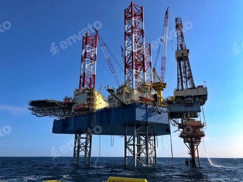 Preview: Oil and gas platform at sea