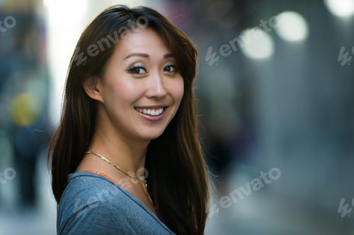 Preview: Japanese girl in Tokyo