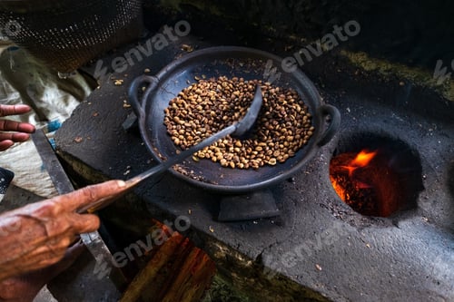 Preview: Woman roasting coffee beans