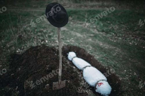 Preview: Grave with maniac victim wrapped in a canvas