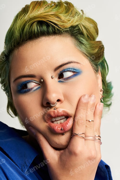 Preview: Vibrant fashion expression with striking makeup and unique hairstyle in a stylish setting