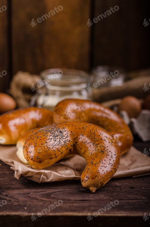 Preview: Poppy seeds roll pastry