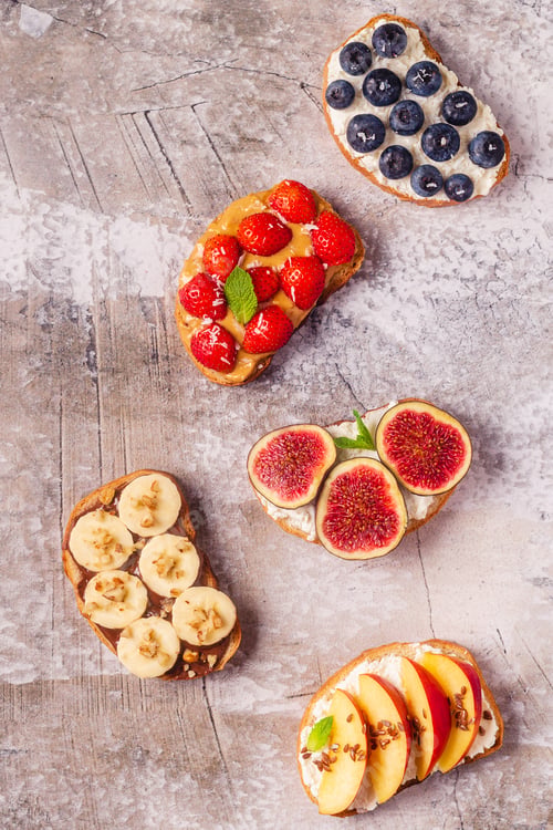 Preview: Homemade summer toast with cream cheese, nut butter and fruits and berries