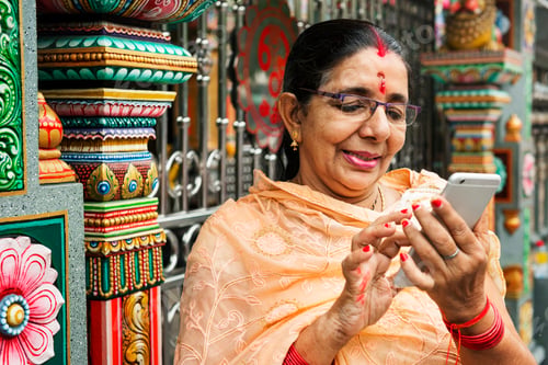 Preview: Indian people using mobile phone