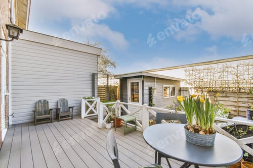 Preview: Neat patio with sitting area