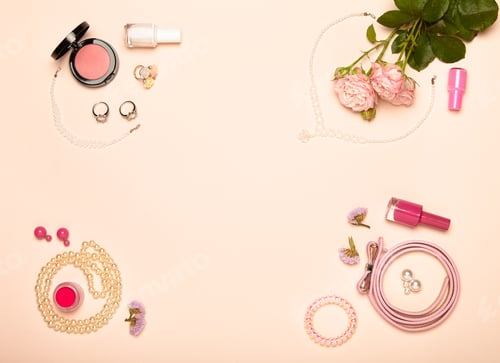 Preview: Fashionable Women's Cosmetics and Accessories