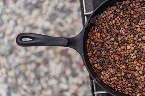 Preview: Roasted coffee beans in skillet