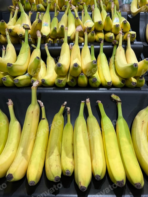 Preview: ripe bananas lined up at the market