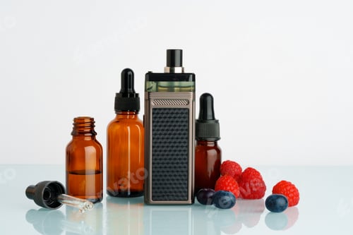 Preview: Vape smoking liquid with berry flavor close up