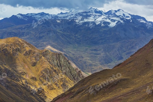 Preview: Mountains in Peru