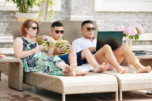 Preview: Family on chaise-lounges