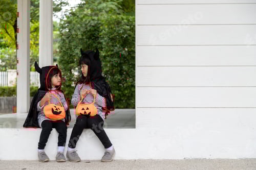 Preview: Children in costumes going to trick or treat