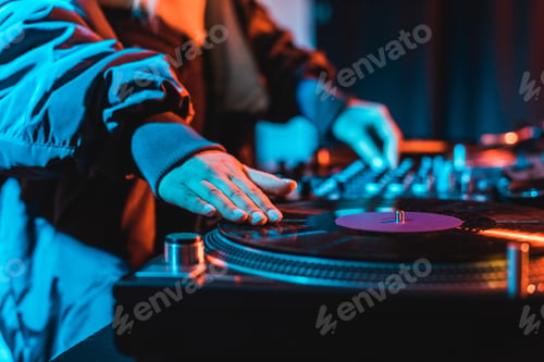 Preview: selective focus of dj woman touching vinyl record in nightclub
