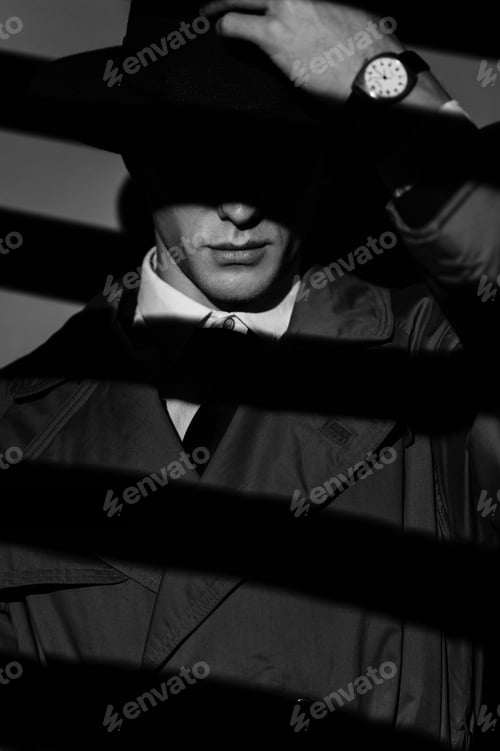 Preview: A dark silhouette of a dangerous man in a hat.