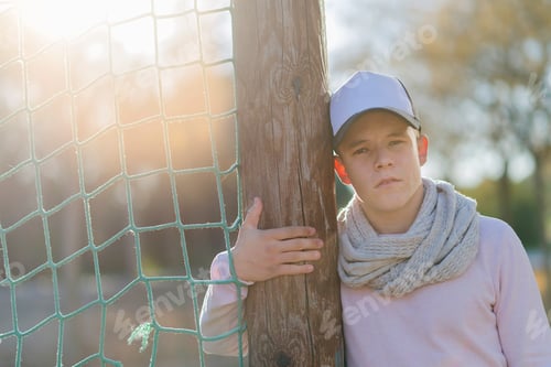 Preview: Portrait of a smiling young man wearing a cap
