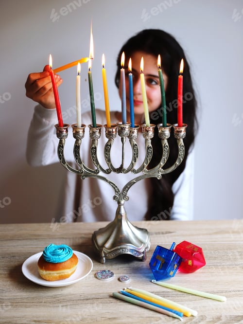 Preview: Lighting hanukkah candles