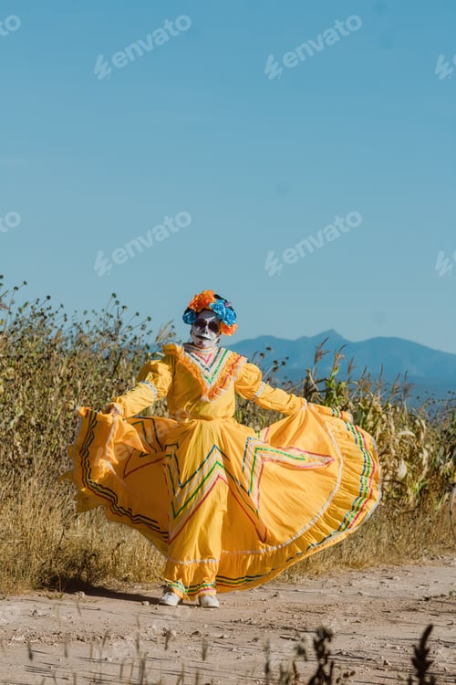 Preview: On the Day of the Dead, people in nature