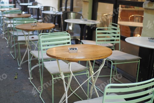 Preview: Caffee restaurant interior empty table