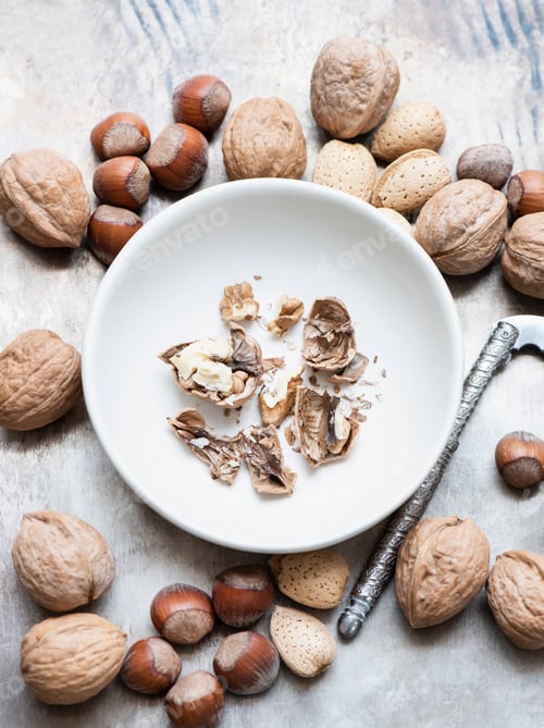 Preview: Walnuts and almonds in shell, hazelnuts, cracked walnut in bowl
