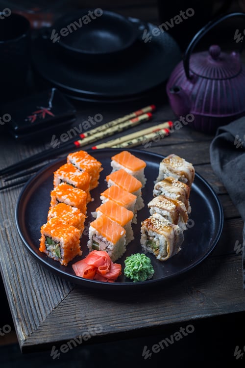 Preview: Various kinds of sushi