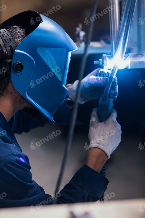Preview: Worker welding metal detail