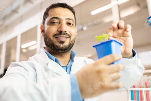 Preview: Arabian scientist in seedling laboratory