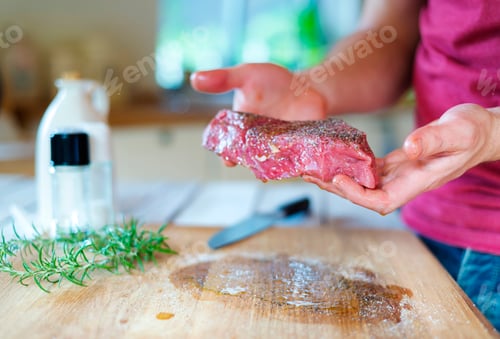 Preview: Man cooking
