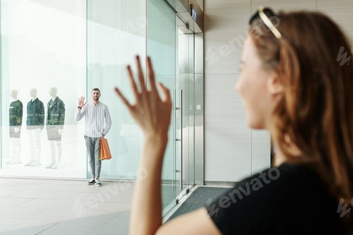 Preview: Woman in mall waving to boyfriend