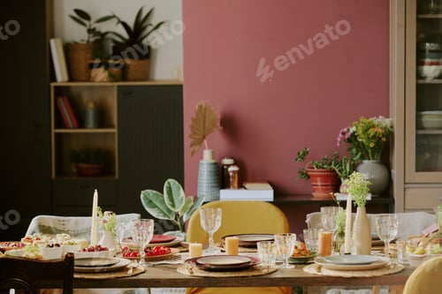 Preview: Elegant Dining Room