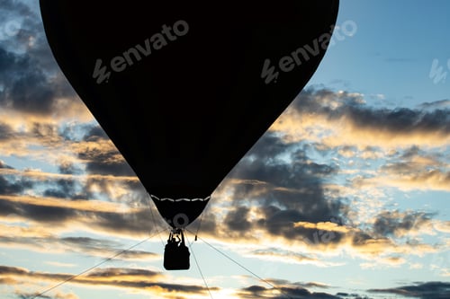 Preview: Hot air balloon over blue sky.