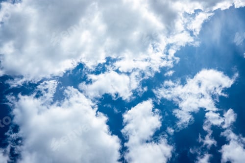 Vorschau: Ruhige Wolken und blauer Himmel