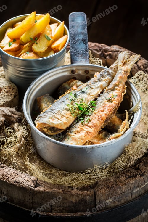 Preview: Delicious roasted herring fish with herbs and salt