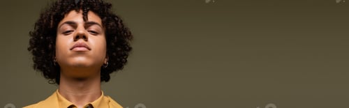 Preview: portrait of young and stylish african american man looking at camera isolated on grey, banner