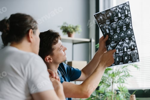 Preview: Physician explaining an X-ray to a patient during a consultation.