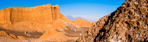 Preview: Amphitheatre rock formation at Moon Valley (Valle de la Luna) with Licancabur Volcano behind, Atacam