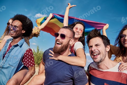 Preview: Group of best friends having fun