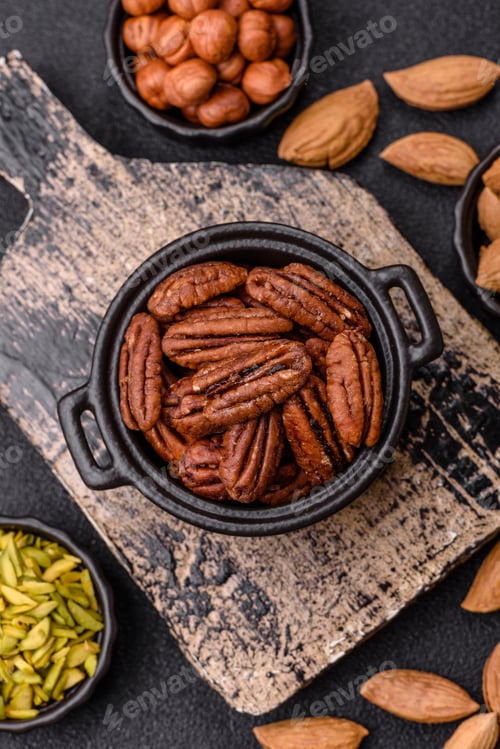Preview: Nut, pecans in a ceramic bowl, an ingredient in vegan food