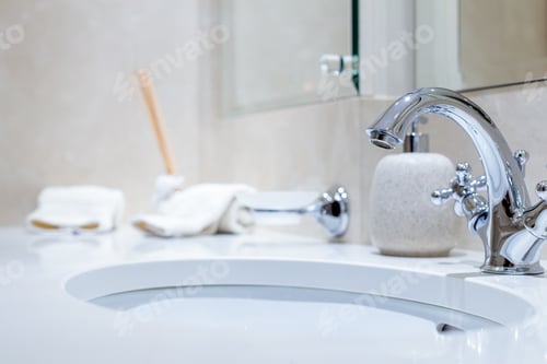 Preview: Closeup shot of a silver faucet in the bathroom