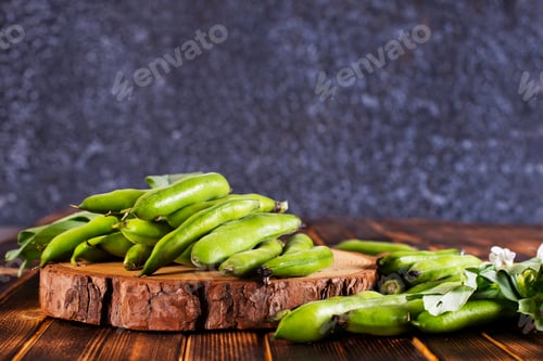 Preview: Soybean on wooden table, raw beans