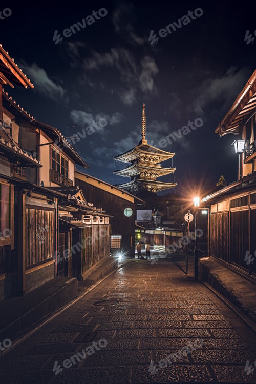 Preview: Vertical shot of a road in the middle of buildings in japan