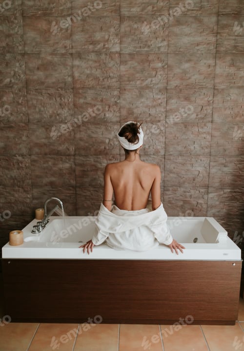 Preview: Young woman in the jacuzzi of a spa