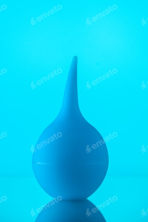 Preview: front view squeeze bulb on light blue background