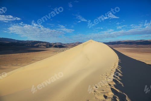 Preview: Sand dunes in California