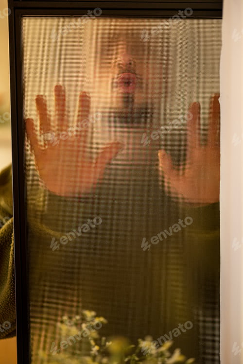 Preview: Men's portrait through a matte glass